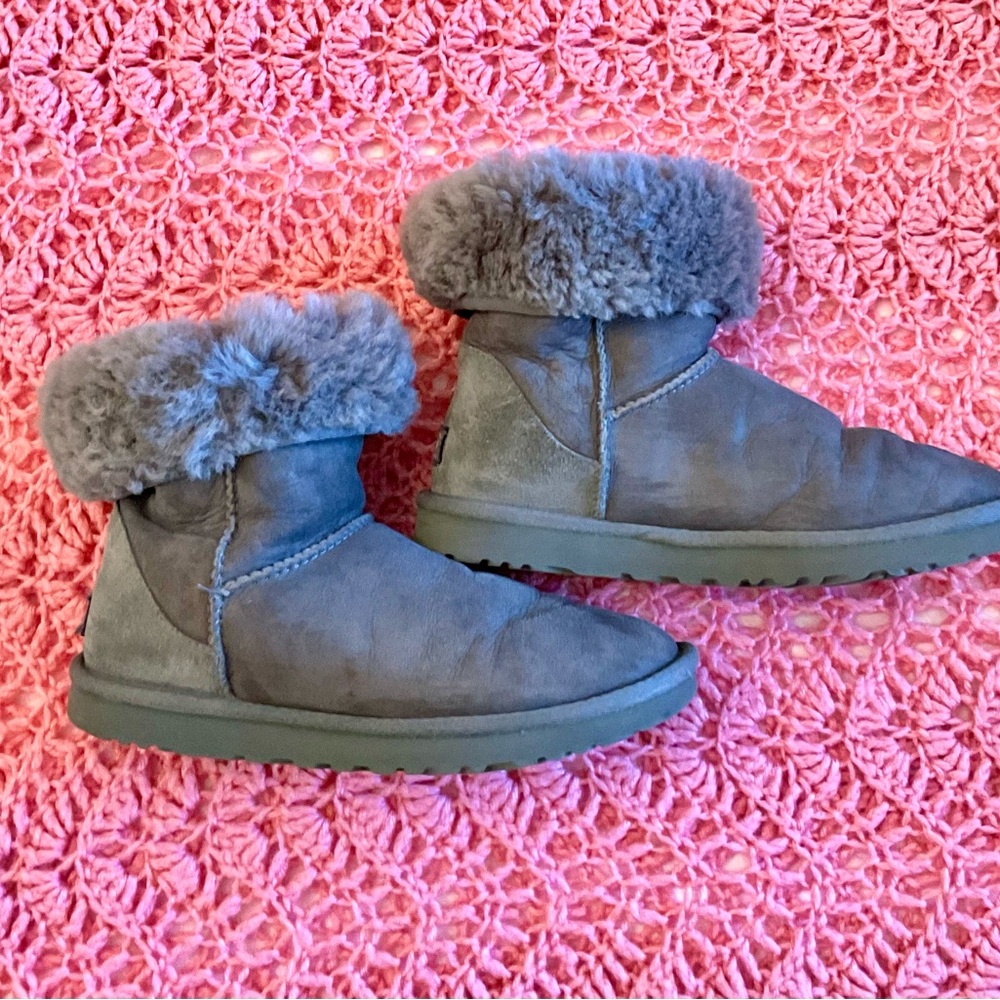 UGG original brand size 7 grey color